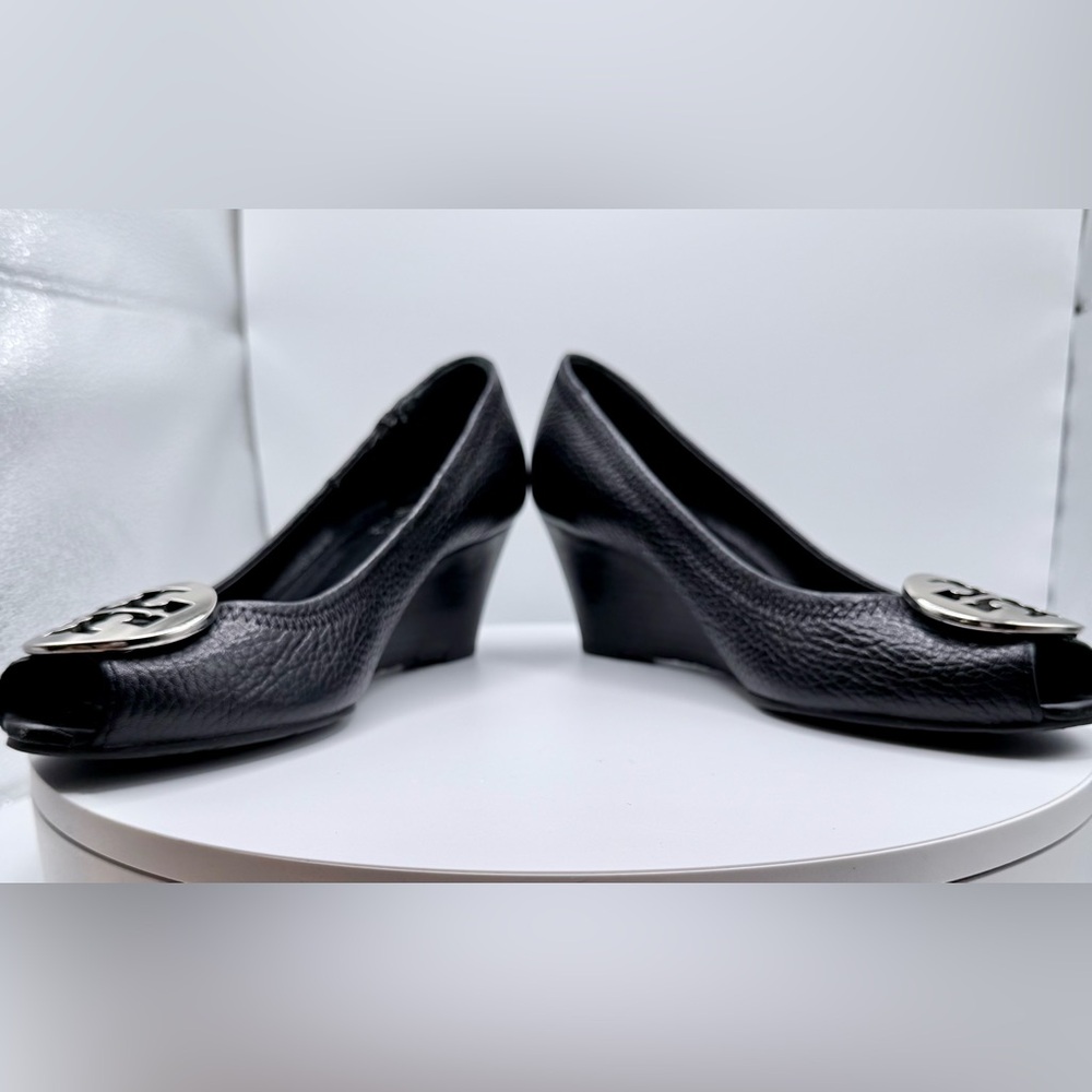 Authentic Tory Burch Womens Sally 2 Black Leather Wedge Pump Heels Size‎ 7.5M - Picture 6 of 7